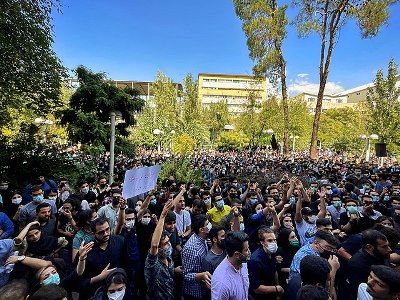 Iranian regime increases repression – step up international solidarity with the street protests and&nbsp;strikes!